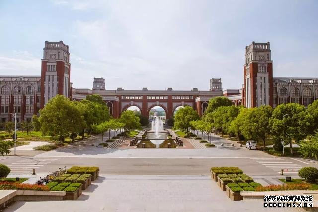 大学有必要转专业吗?转专业需要哪些条件?转专业的优缺点有哪些